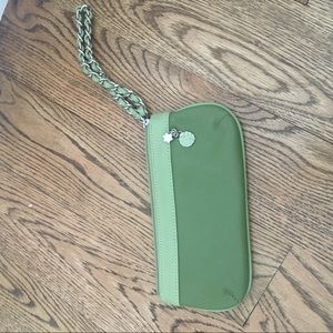 Green wristlet